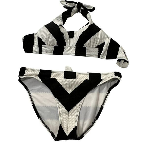 Gibson Latimer Stripped Textured Halter Bikini Top (M) with Matching Bottoms (L) - Picture 5 of 13